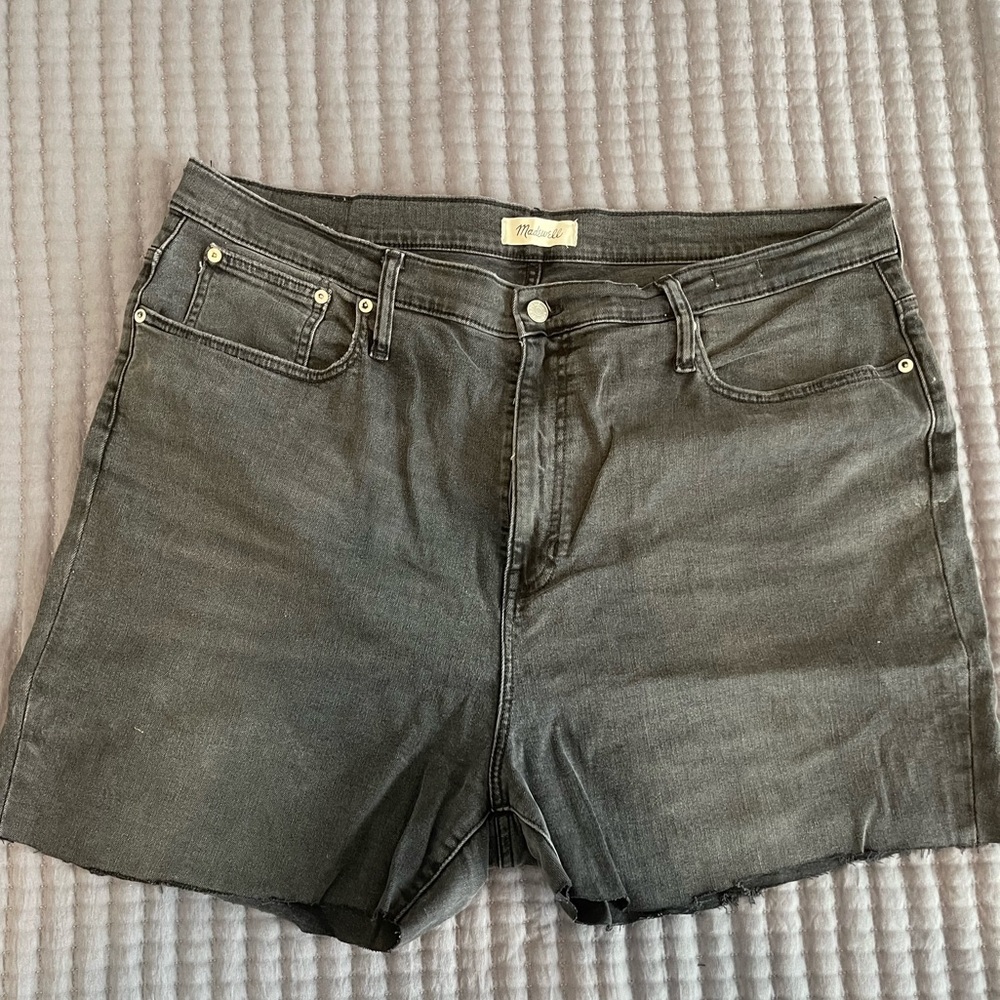 Madewell Mom Jean Black Denim Short size 36 20W 22W